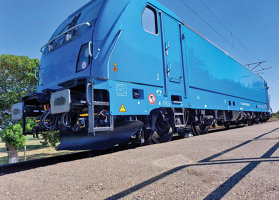 The first new electric locomotive of the last 15 years reaches 200 km/h, while the railway sector loses 1.5 billion euros in PNRR