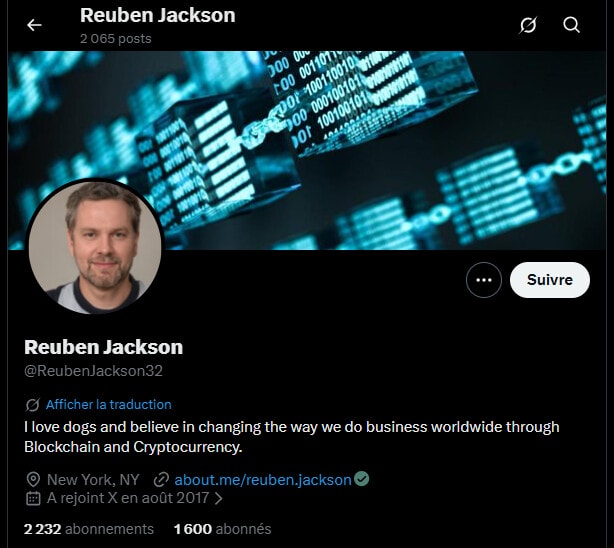 A recent investigation published by the media Press Gazette highlights the possible existence of a coordinated network for the distribution of promotional crypto content within several major financial publications. Four contributors registered under the names Nikolai Kuznetsov, Reuben Jackson, Luis Aureliano and Joe Liebkind have published more than 1,000 articles in around thirty recognized media, including Forbes, HuffPost and VentureBeat. According to the investigation, these profiles have a very limited professional history online and use, in some cases, profile photographs generated by artificial intelligence or reused from public image banks. Questioned by Press Gazette, the editorial staff concerned were not able to formally confirm the real identity of these independent contributors. Here is what we know about this funny affair. 